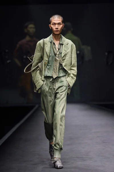 Look 32